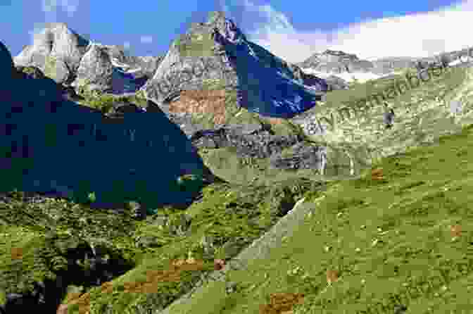 A Photo Of The Borde Pavel Garov, A Mountain Pass In The Pyrenees Mountains Between France And Spain. The Pass Is Covered In Snow And Ice, And The Surrounding Mountains Are Snow Capped As Well. The Borde Pavel Garov The True Story Of 2 Days That Changed Europe Forever